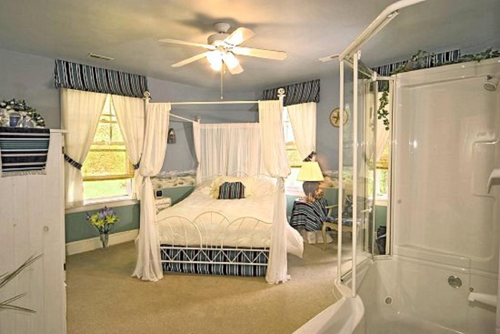 Inn At Norwood Sykesville Room photo